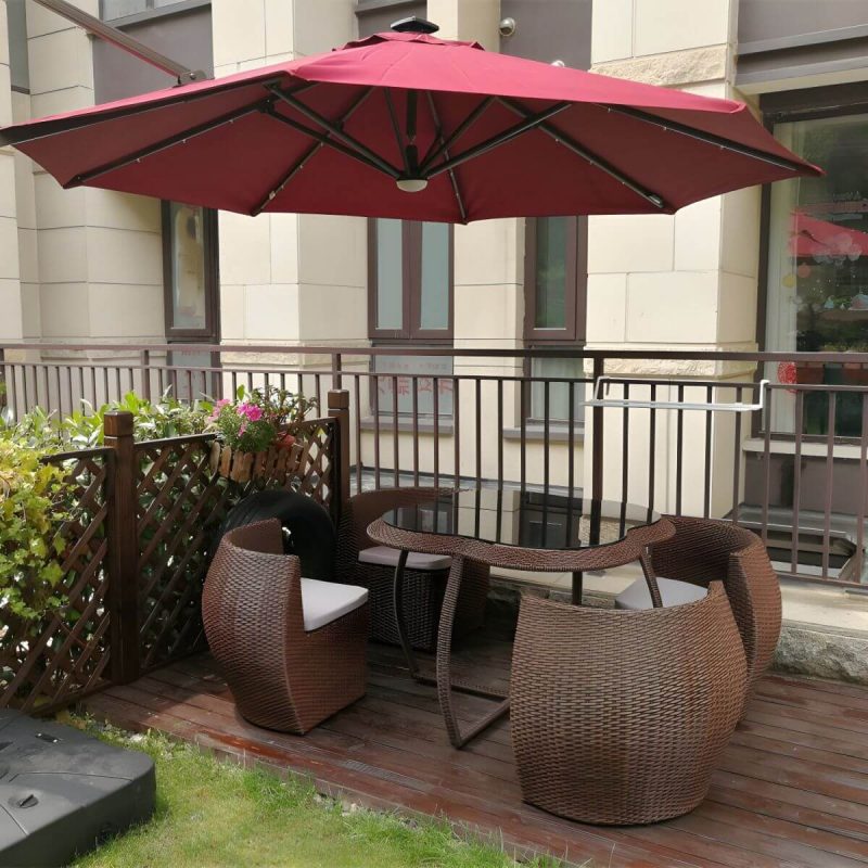 "Traditional Brown wicker/rattan 5 Piece set with Glass Top Table and 4 Chairs - Table & 4 Chairs"