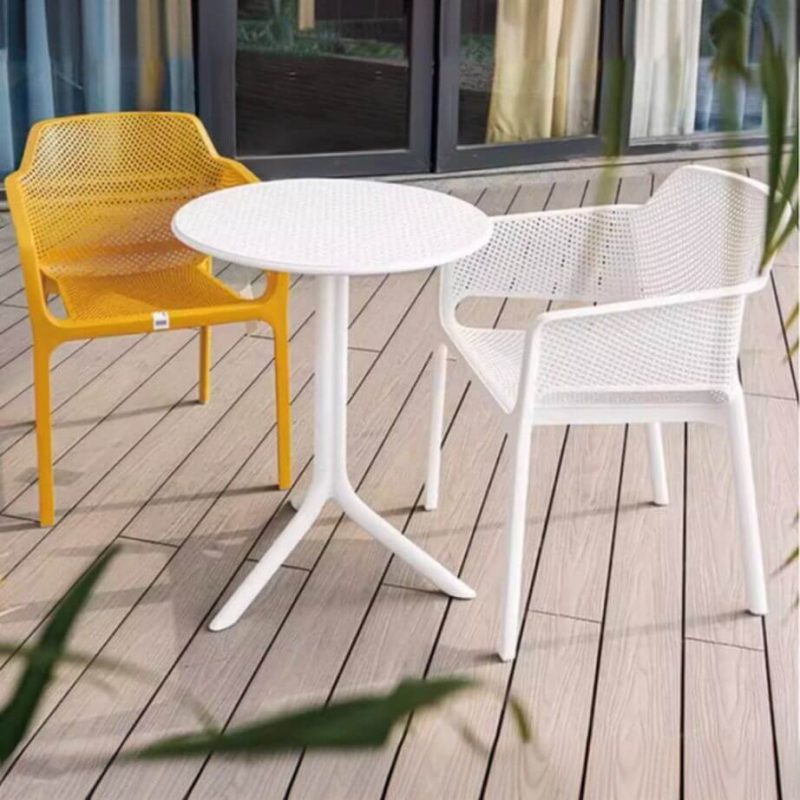 "3-piece White Round Resin Outdoor Bar Table Set, Weatherproof, with Chair and Table, White, Desk with 2 Chairs"